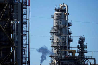 Could oil hit $200 a barrel? Experts warn of risks if Iran war drags on