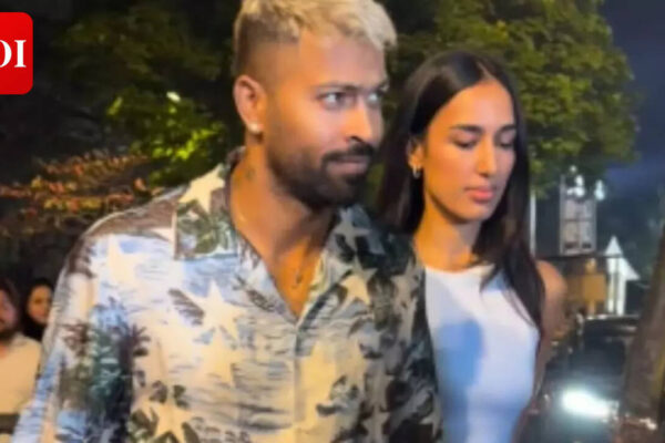 Hardik Pandya and Mahieka Sharma twin in blue as they sail away on a romantic getaway- WATCH |