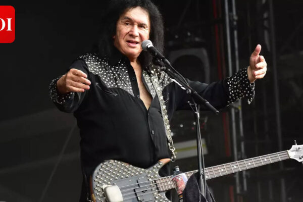 KISS star Gene Simmons blasts Ben Stiller and Mark Ruffalo over political posts: 'Do your art and shut up' |