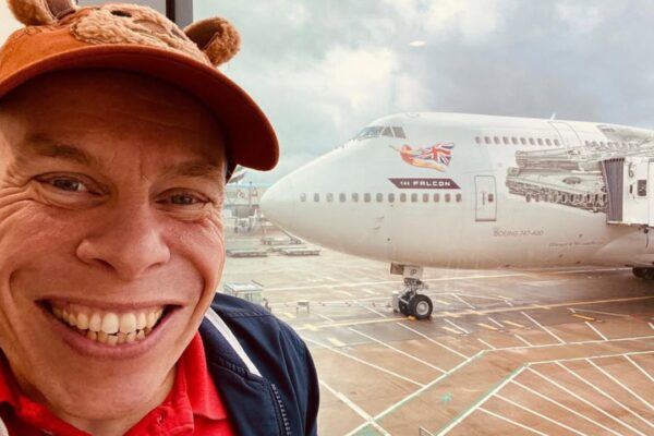 'Harry Potter' star Warwick Davis receives OBE from Prince William at Windsor Castle | English Movie News