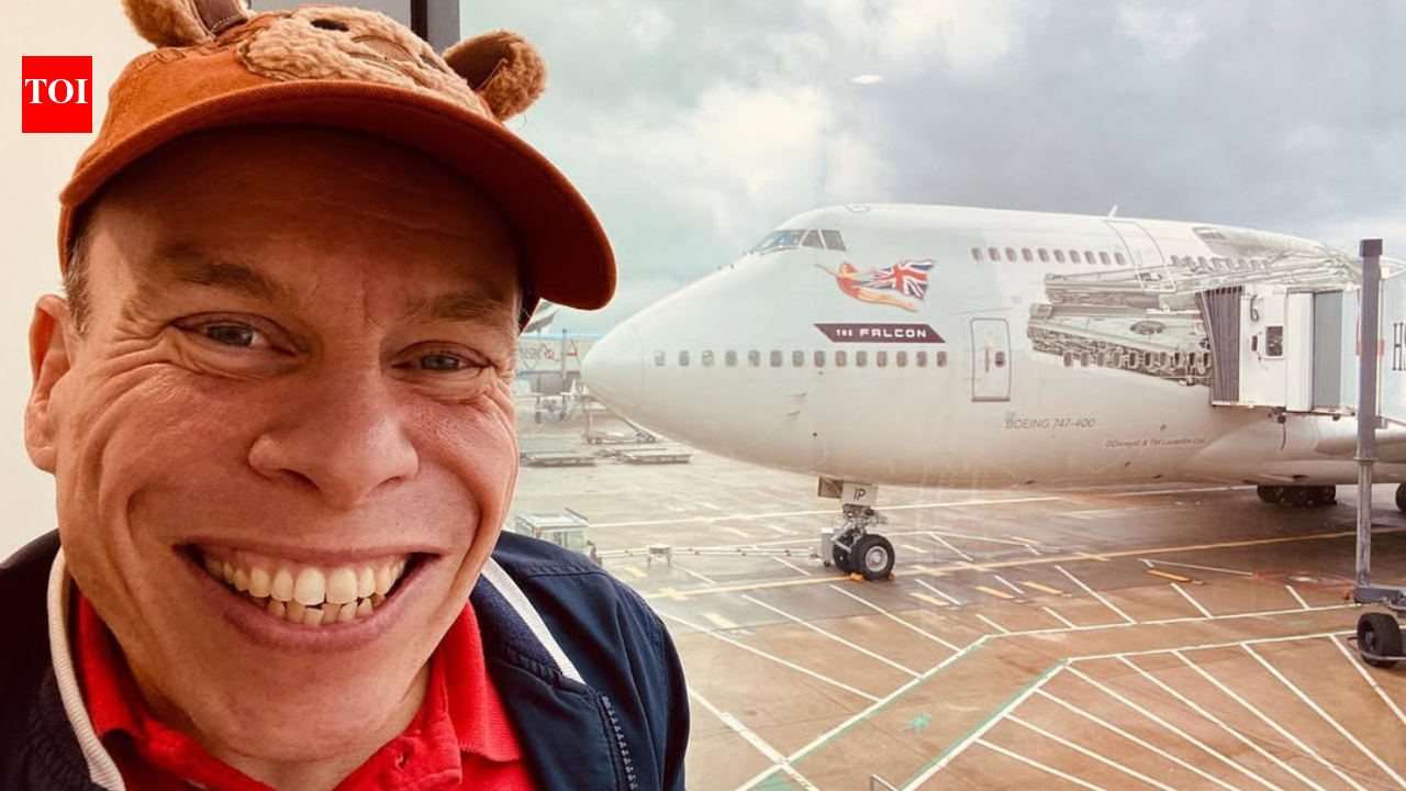 'Harry Potter' star Warwick Davis receives OBE from Prince William at Windsor Castle | English Movie News