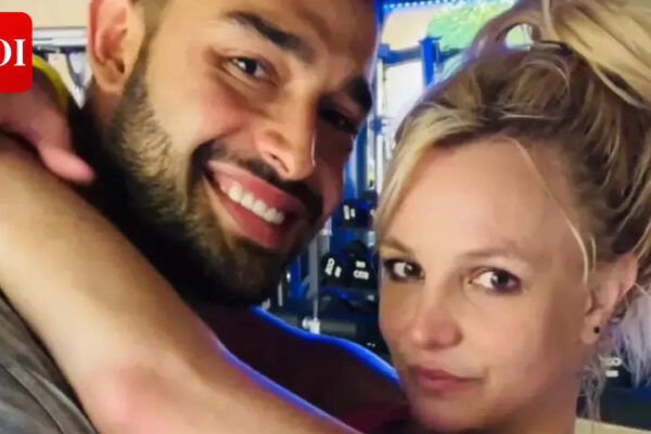 Britney Spears' ex-husband Sam Asghari defends 'Toxic' singer after DUI arrest: 'My respect for her always stands' |