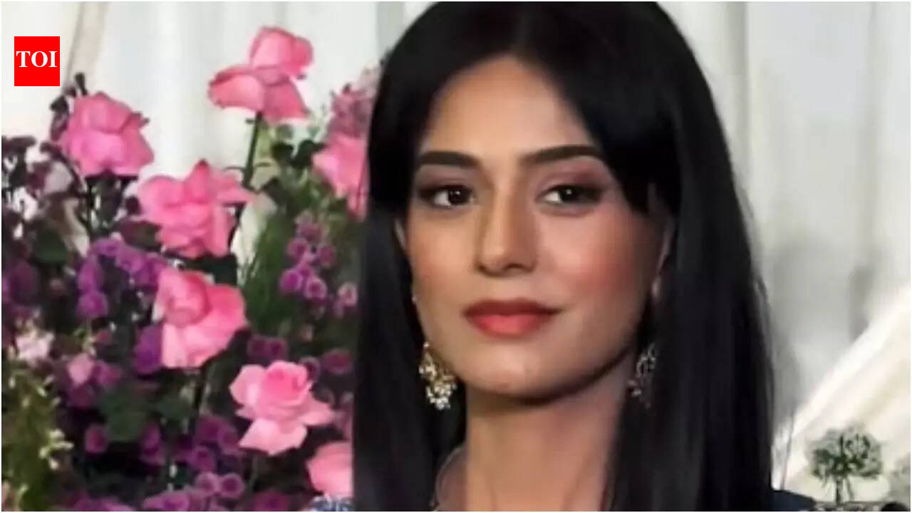 Fans think Amrita Rao still looks like Poonam from 'Vivah' as she stuns in a blue lehenga at Sooraj Barjatya's daughter's wedding |