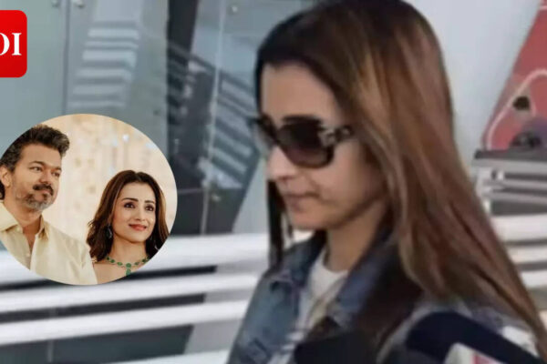 Trisha avoids answering question about Vijay as she gets spotted at the airport, video goes viral |