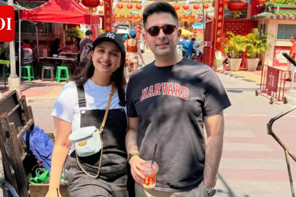 Parineeti Chopra gives a peek into Thailand's family trip with Raghav Chadha | Hindi Movie News