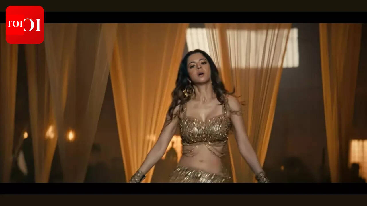 'Aadu 3' song ‘Sulthaan’ out: Vedhika’s energetic dance grabs attention; Advance booking crosses Rs 50 lakh | Malayalam Movie News