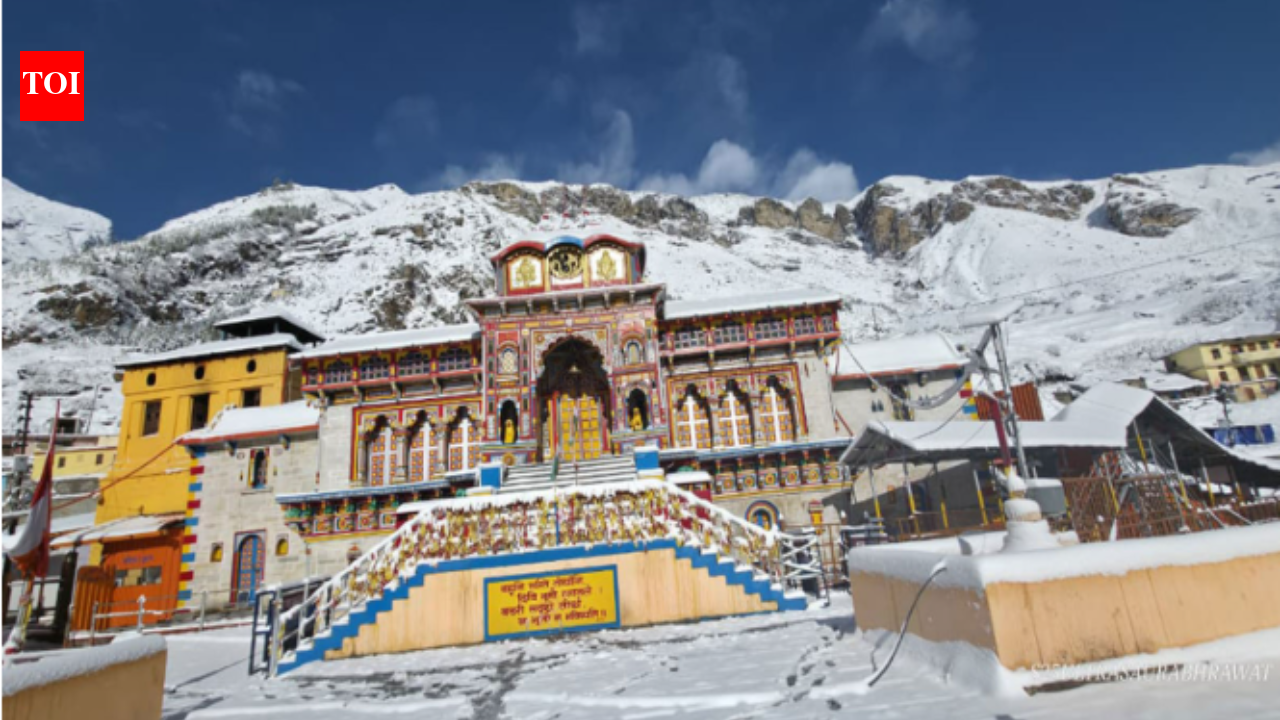 Uttarakhand: Heavy snowfall blankets Badrinath Dham and surrounding peaks in Chamoli; see stunning visuals |