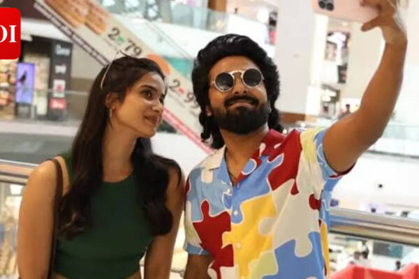'Happy Raj' first review: Dhanush hails GV Prakash starrer a 'super funny' film after launching its trailer | Tamil Movie News