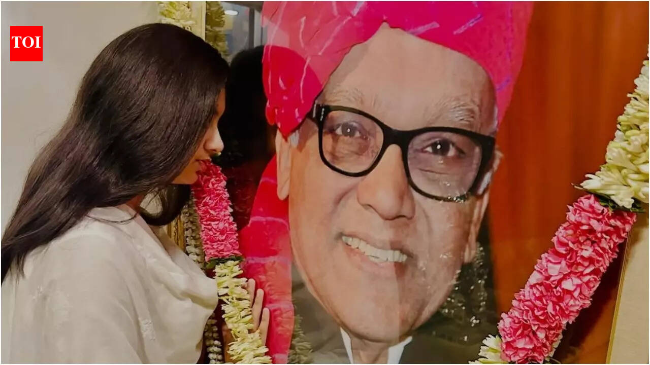 Aishwarya Rai Bachchan honors late father on death anniversary, Aaradhya Bachchan pays touching tribute - SEE PICS | Hindi Movie News