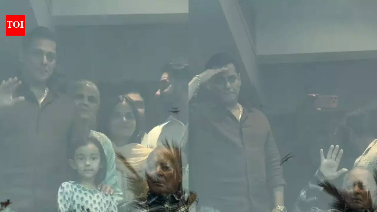 Salman Khan fulfills Eid ritual of greeting fans, Salim Khan spotted for the first time after being discharged from hospital - WATCH VIDEO |