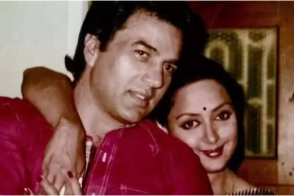 When Hema Malini confessed 'love at first sight' with ‘married’ Dharmendra; ‘can't see right or left’ | Hindi Movie News
