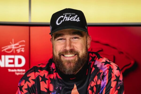 Travis Kelce shares sweet moment with Taylor Swift photo during USD 12M Chiefs signing | English Movie News