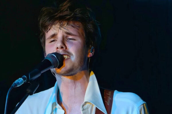 Cruz Beckham cries on stage while singing ‘Loneliest Boy’, lyrics hint at Brooklyn and Victoria: 'Mama don't talk too much' |