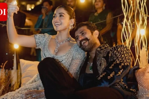 Vijay Deverakonda marks a month of togetherness with wife Rashmika Mandanna; shares UNSEEN wedding pictures | Telugu Movie News