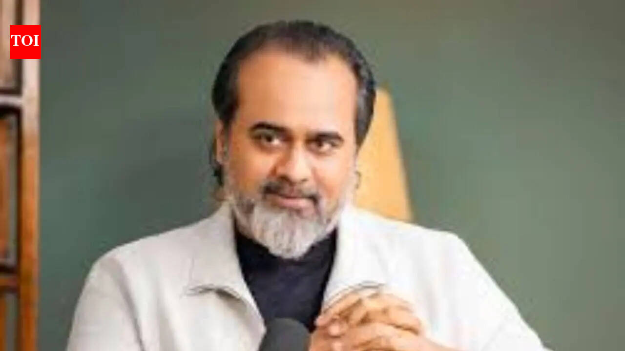 Acharya Prashant Quote: Quote of the day by Acharya Prashant: “The quality of this moment decides the quality of life. If this is life, then the worthiness of this moment is the worthiness of life”