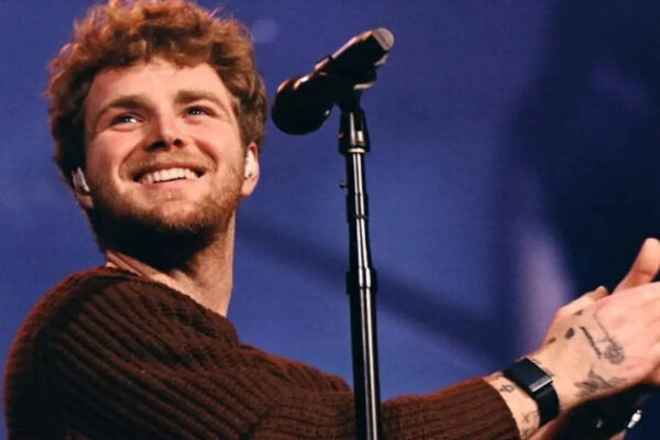 Alex Warren dedicates Artist of the Year Win to late parents at 2026 iHeartRadio Music Awards: ‘I know you're watching’ |