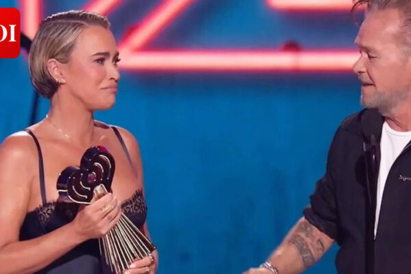 Teddi Mellencamp fights back tears presenting dad John Mellencamp with iHeartRadio Icon Award: 'He pretty much saved my Llfe' | English Movie News