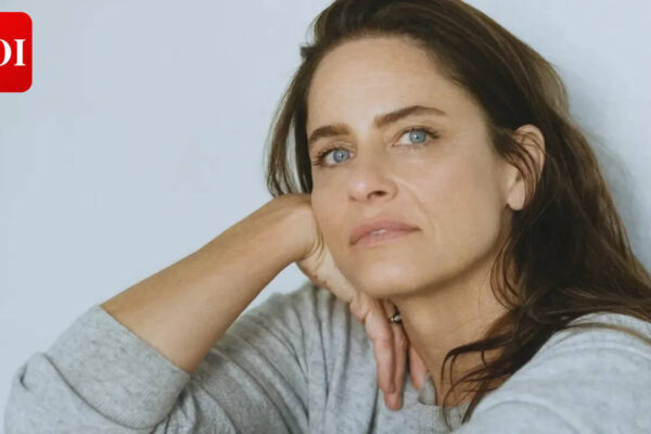 'A Lot Like Love’ star Amanda Peet opens up about breast cancer diagnosis - ‘I’m doing great’ |