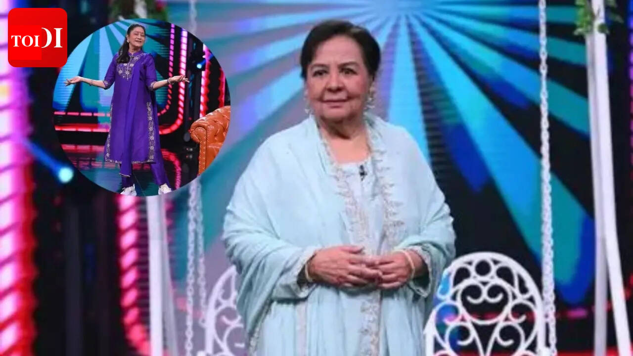 Aruna Irani and Farida Jalal dance to 'Kaliyon Ka Chaman' on 'Indian Idol' as Shreya Ghoshal and Vishal Dadlani cheer loudly |
