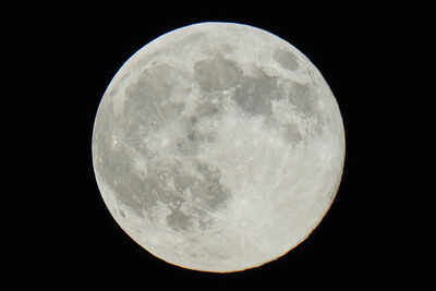 Water discovery fuels return to Moon