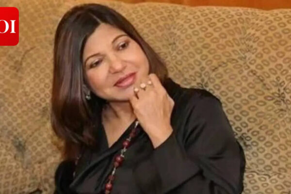 Alka Yagnik says she is ‘still suffering’ from rare hearing disorder, unable to take up new singing assignments | Hindi Movie News