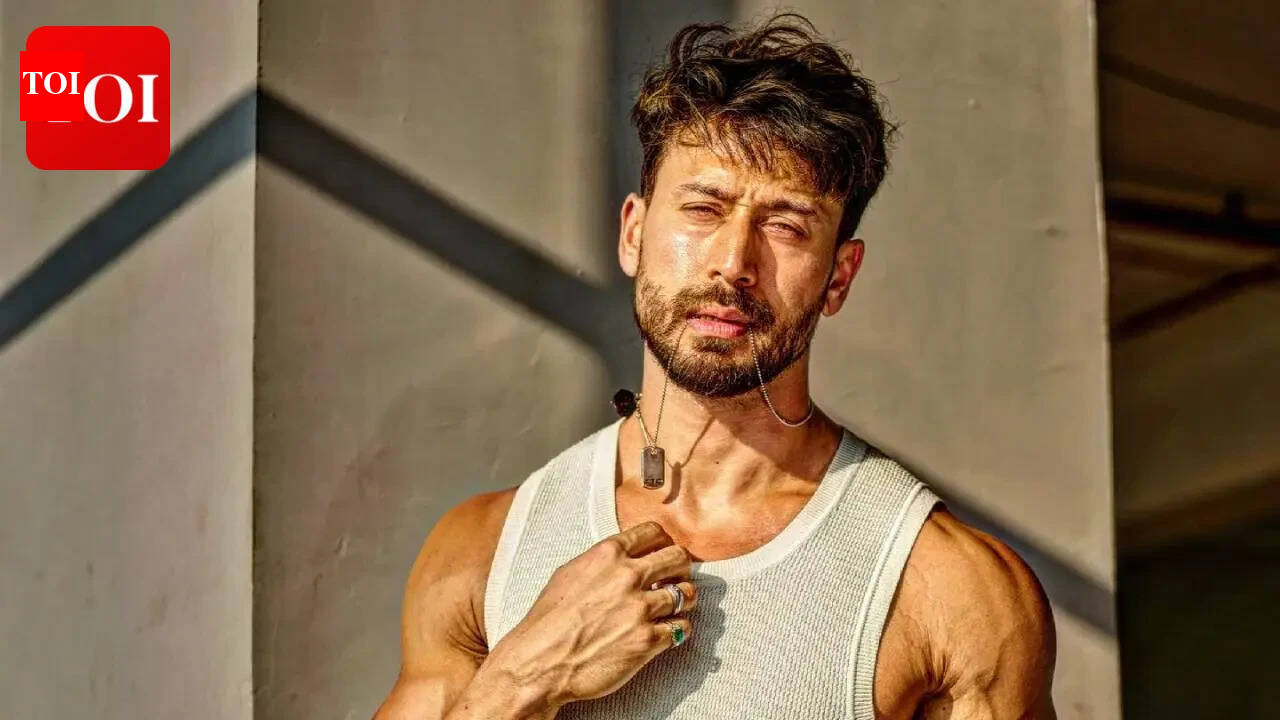 Tiger Shroff plans to seek therapy for aerophobia after scary flight experience: 'Every time I have to board a flight, I have anxiety' | Hindi Movie News