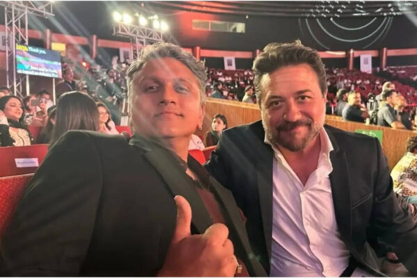 'Saiyaara’ director Mohit Suri shares a fanboy moment, clicks a photo with ‘Money Heist’ star Enrique Arce | Hindi Movie News