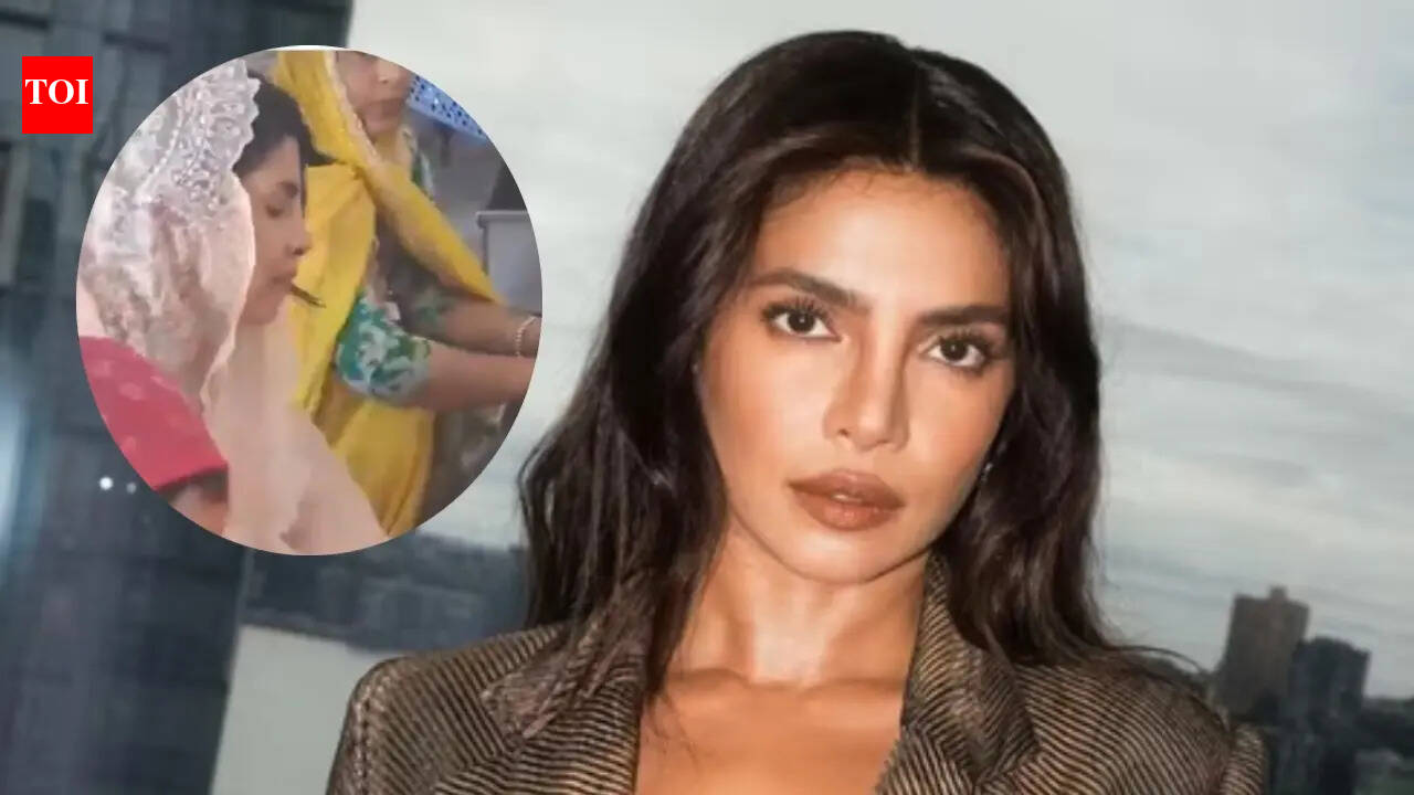Priyanka Chopra does 'seva', washes utensils as she visits the Golden temple in Amritsar, netizens praise her humility - WATCH VIDEO |