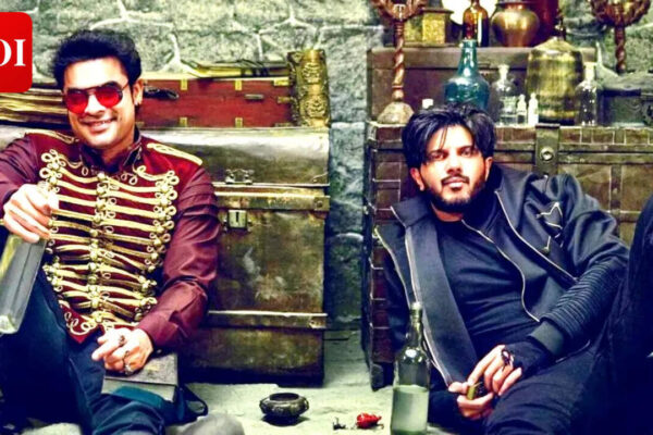 Is there a dispute between Tovino Thomas and Dulquer Salmaan? 'Pallichattambi' star reacts at the film's press meet |