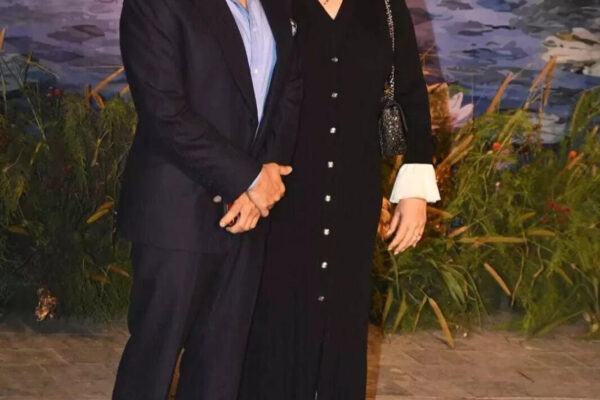 Sachin Tendulkar, Sunil Gavaskar, Yuvraj Singh, Naseeruddin Shah and others attend Gaurav Kapur–Kritika Kamra’s wedding reception | Hindi Movie News