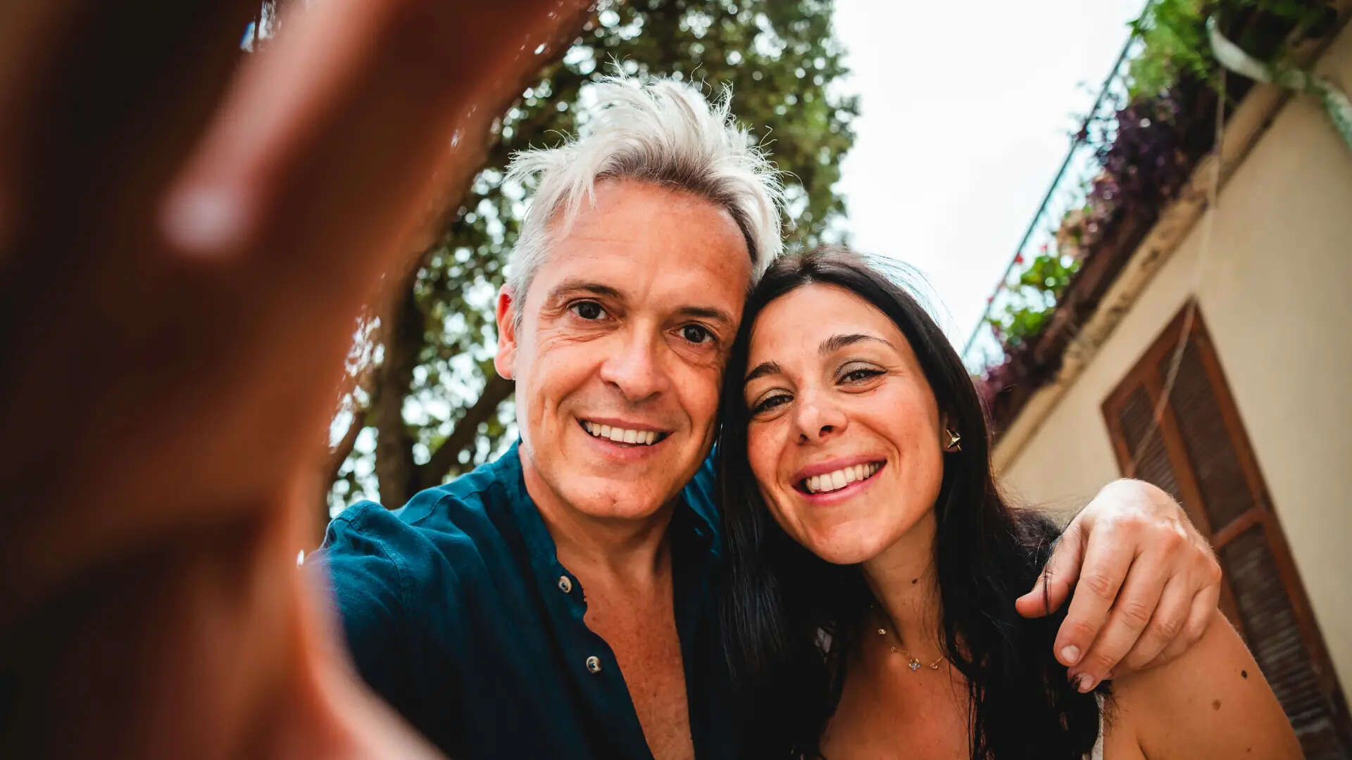 5 things to know before entering an age-gap relationship