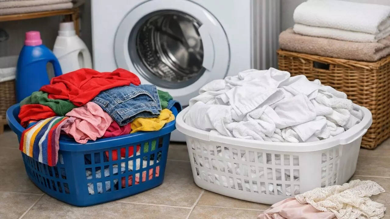 How to keep white clothes bright without fading or yellowing |