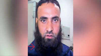Delhi Police nab Lashkar-e-Taiba commander Shabbir Ahmed Lone near Bangladesh border | Delhi News