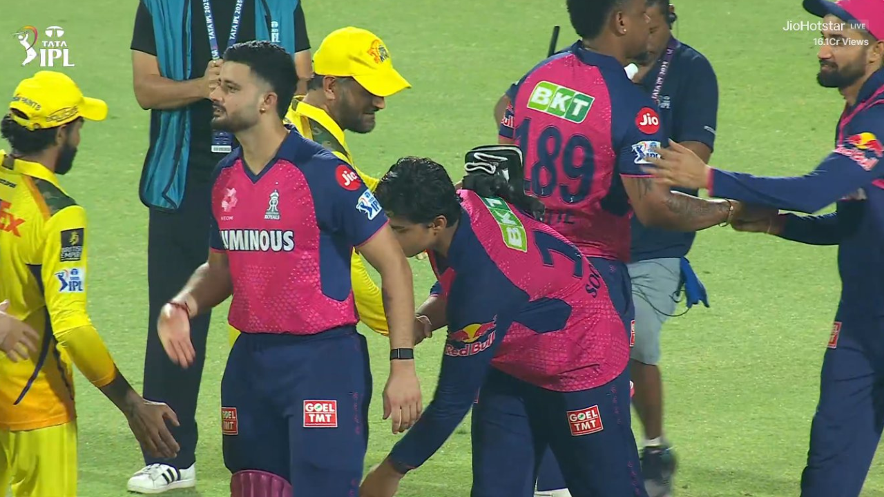 IPL 2026: When 15-year-old Vaibhav Suryavanshi touched MS Dhoni's feet— The heartwarming nod to Hindu tradition |