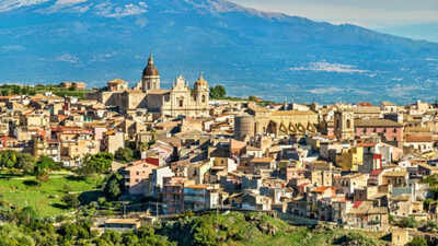 German-Indian 'guru' kept children aged 7 and 11 as guards, portrayed self as spiritual teacher, arrested in Italy