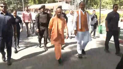 Women'S Reservation Bill: Yogi Adityanath Protests Women's Reservation Bill Failure with 'Jan Aakrosh Mahila Padyatra' | India News