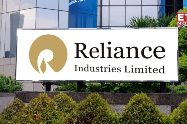 RIL Share Price: Stock slips over 2% even as Jio listing buzz picks up