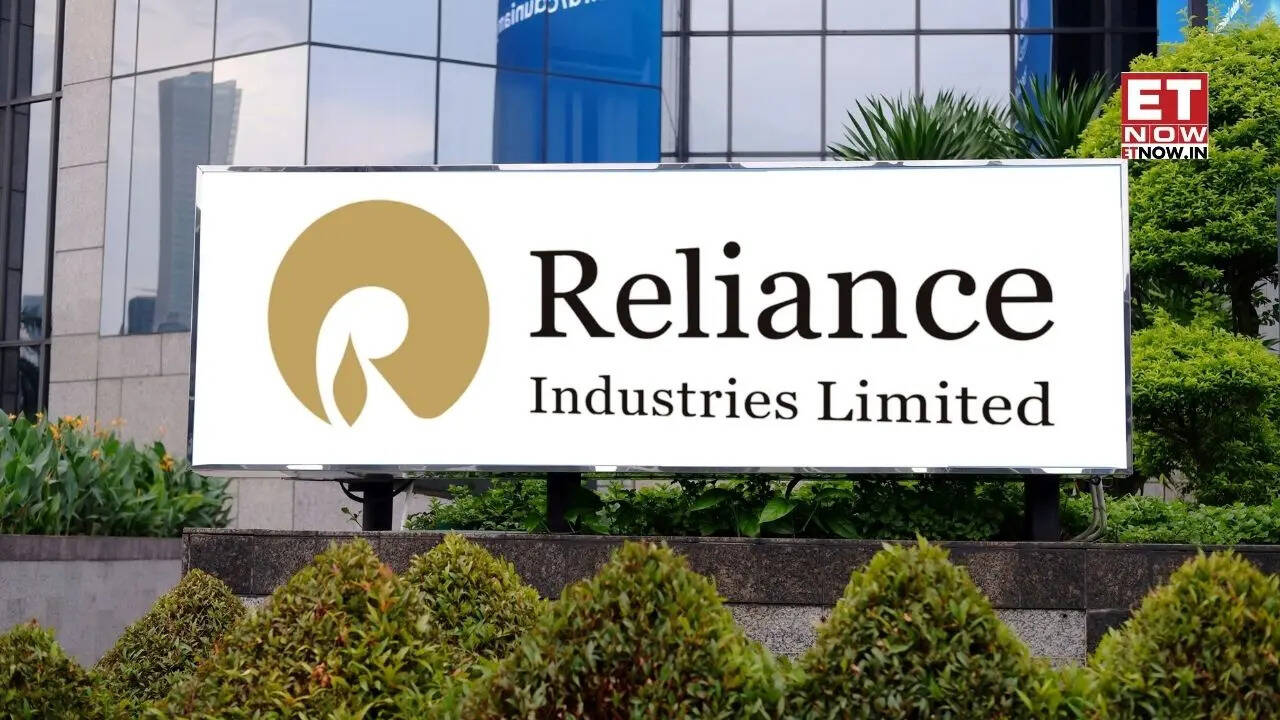RIL Share Price: Stock slips over 2% even as Jio listing buzz picks up