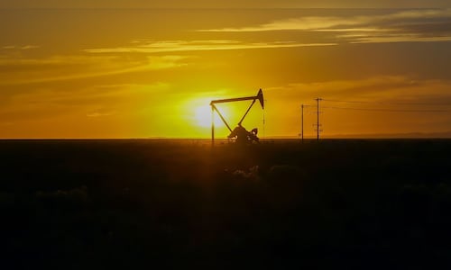 Oil prices extend gains as US-Iran peace negotiations stall