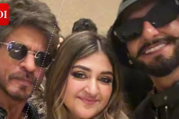 Shah Rukh Khan and Ranveer Singh pose together for a selfie amid backlash over silence on 'Dhurandhar: The Revenge' box office success |
