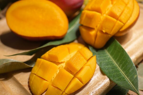 How to protect mangoes at home using paper bags without sprays or harmful chemicals |