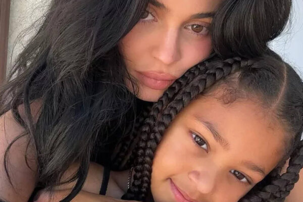 Kylie Jenner recalls crying as she watched an episode of ‘KUWTK’ with daughter Stormi: ‘I don't know what hit me’ | English Movie News
