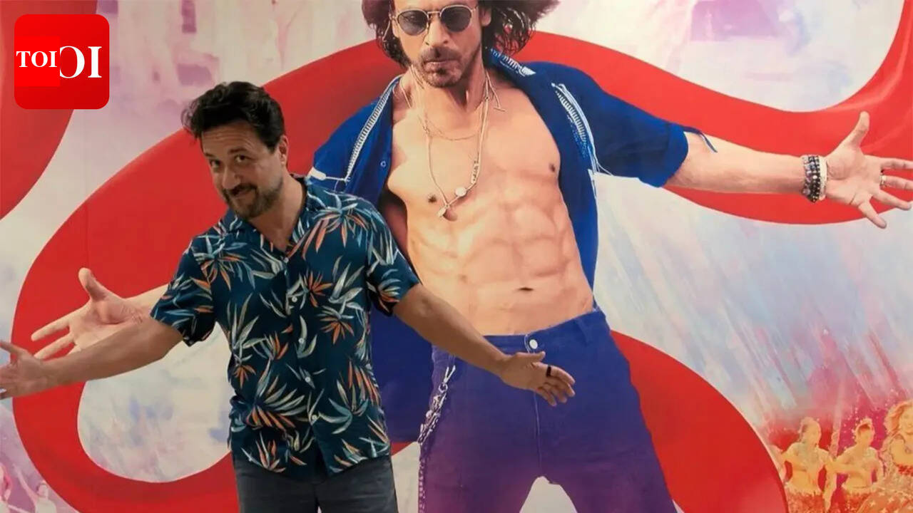Enrique Arce: 'Arturo Roman' from 'Money Heist' actor Enrique Arce strikes Shah Rukh Khan pose during Mumbai visit and explore Bollywood
