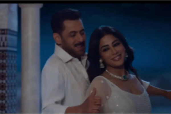 ‘Maatrubhumi’: Salman Khan and Chitrangda Singh's ‘Chand Dekh Lena’ BTS video went viral | Hindi Movie News