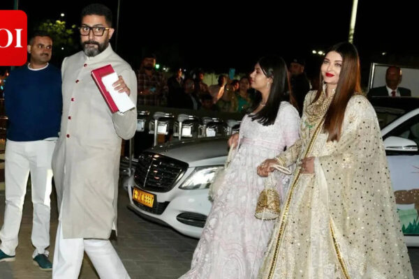 Abhishek Bachchan admits feeling ‘terrified’ on red carpet with Aishwarya Rai Bachchan: 'I’m like a block of wood, very awkward' | Hindi Movie News