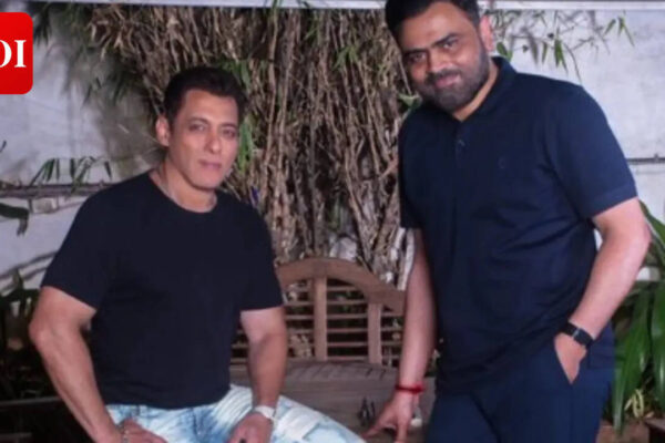 Salman Khan to commence director Vamshi Paidipally's shoot April 18, amid buzz about 'Maatrubhumi' delay﻿﻿﻿﻿﻿ |