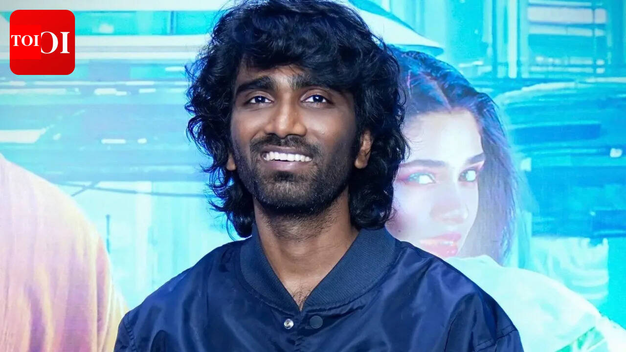 Pradeep Ranganathan’s clever move at 'LIK' Telugu pre-release event grabs attention; the actor learns from past translator experience | Tamil Movie News