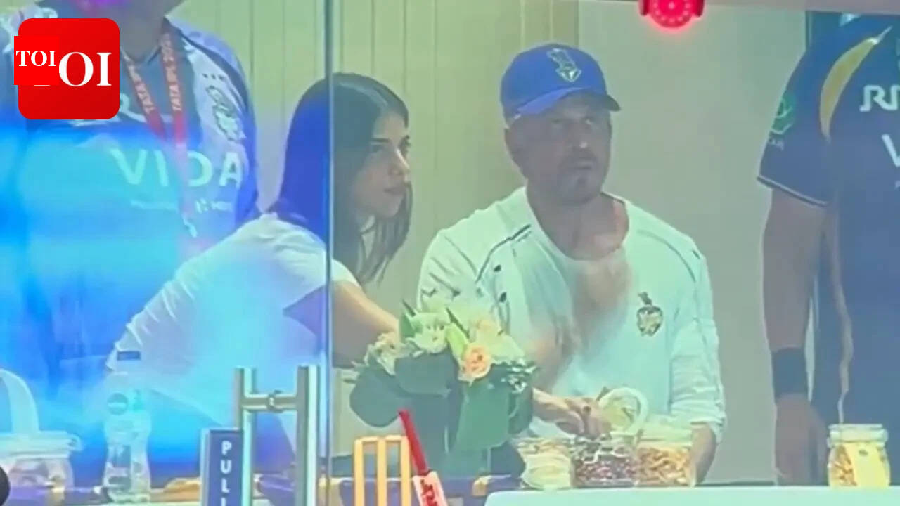 Shah Rukh Khan attends KKR vs PBKS IPL match with Suhana Khan at Eden Gardens; his salt-and-pepper ‘King’ look steals the show | Hindi Movie News