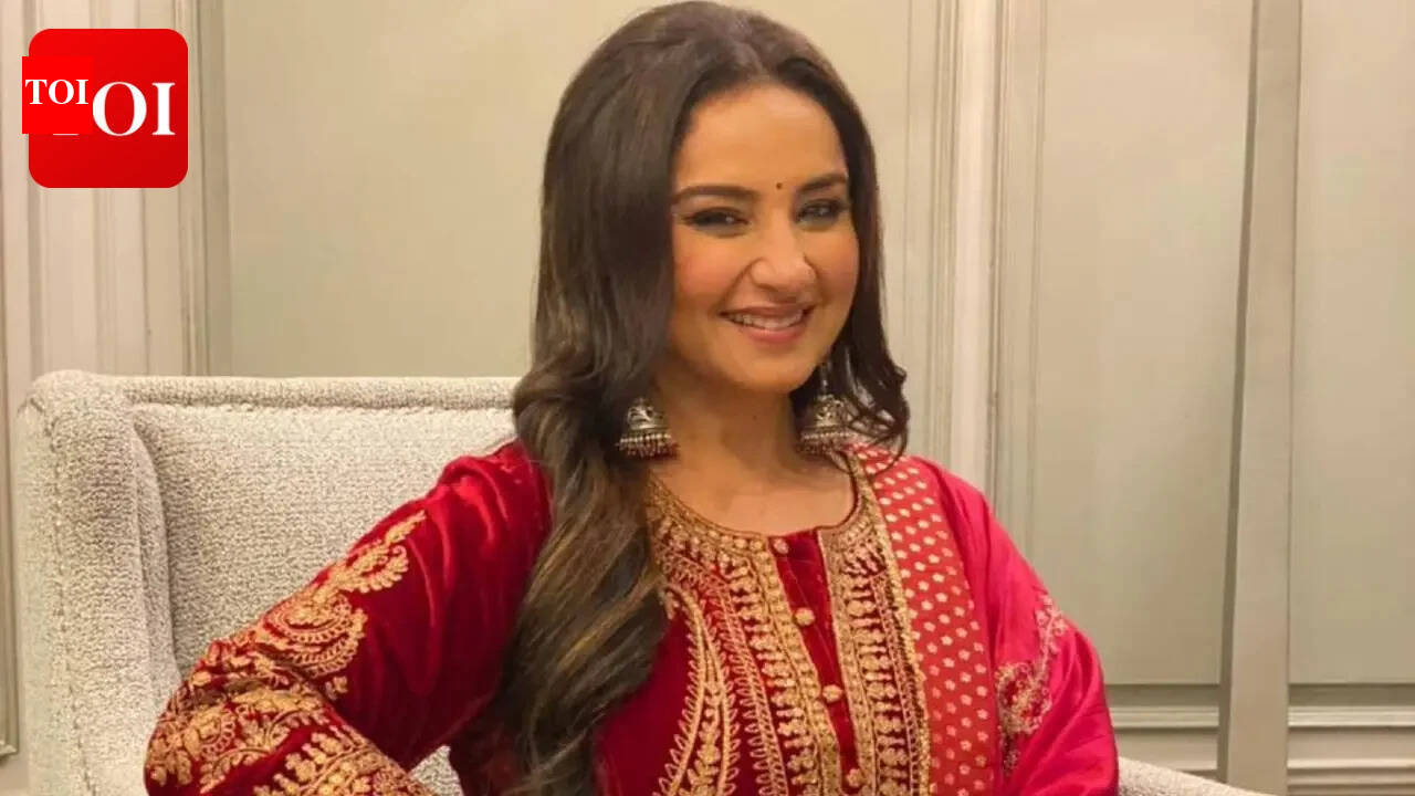 Divya Dutta recalls having crush on Salman Khan, Farhan Akhtar, her 'filmi' first meeting with Shah Rukh Khan |