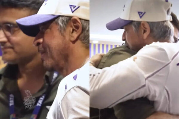 Shah Rukh Khan, Saurav Ganguly hug at Eden Gardens, the internet can't keep calm - WATCH VIDEO | Hindi Movie News